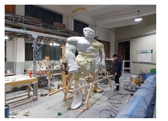 채색을 앞둔 길태산 조각상