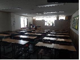 등교 거부로 텅 빈 예지중고 교실