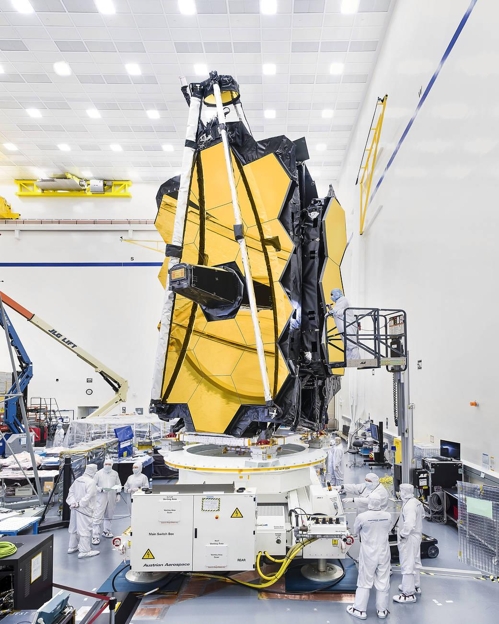 18개의 6각형 거울을 이어붙이는 JWST