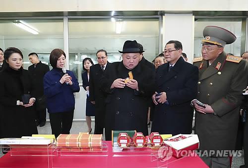 중국 베이징의 동인당 공장 전격 방문한 김정은