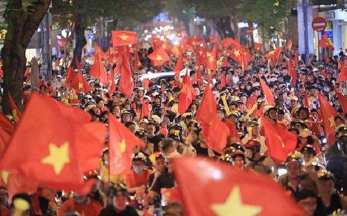 거리로 뛰쳐나온 베트남 축구 팬들 