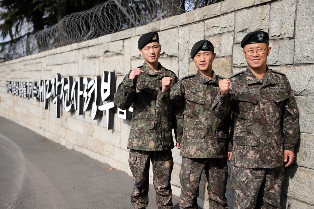 2작전사에 근무하는 김만재 중령과 두 아들