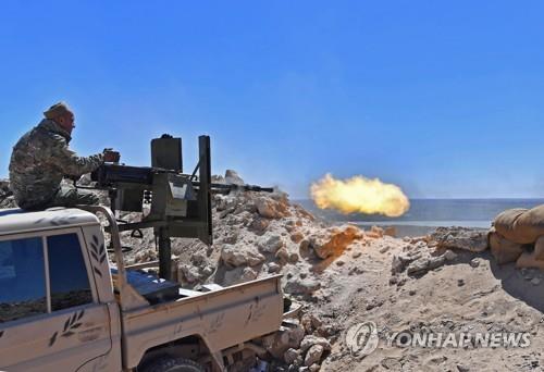 IS 최후의 저항지 바구즈를 공격하는 SDF 병사