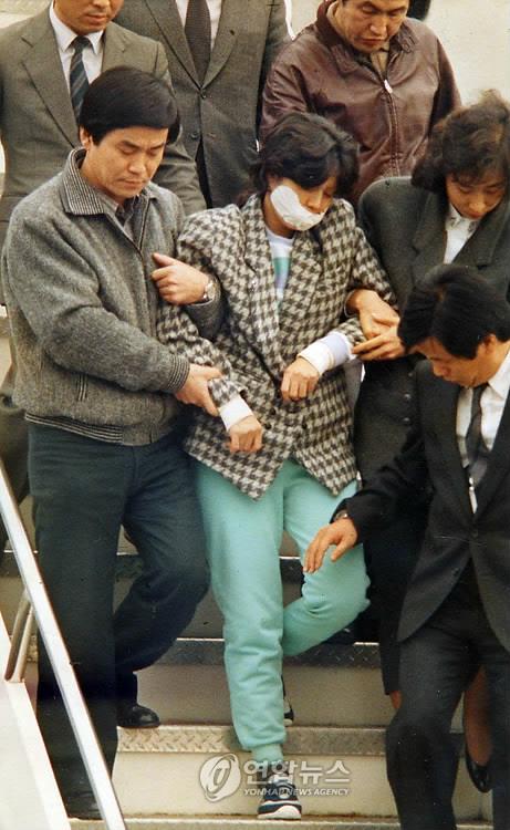 87년 김포공항에서 압송되는 김현희