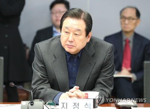 [자료사진] 미세먼지 토론회 참석한 김무성