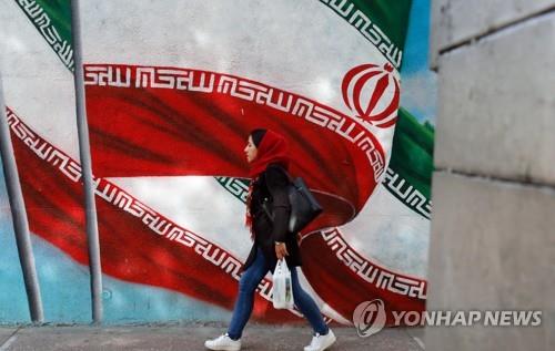 테헤란 시내에 그려진 이란 국기