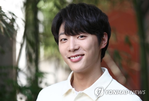 신현수 '매력적인 미소에 퐁당'