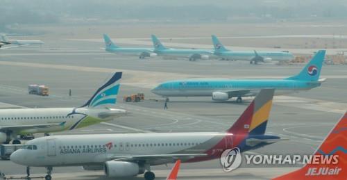 김포공항 계류장의 양대 국적 대형항공사