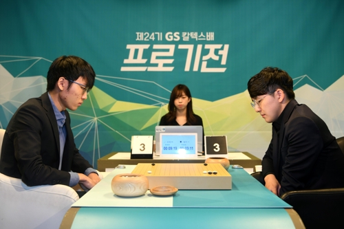 신진서(왼쪽)와 김지석(오른쪽)