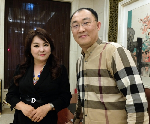 유나이티드소녀방송합창단 지도하는 성악가 윤장미·장병혁