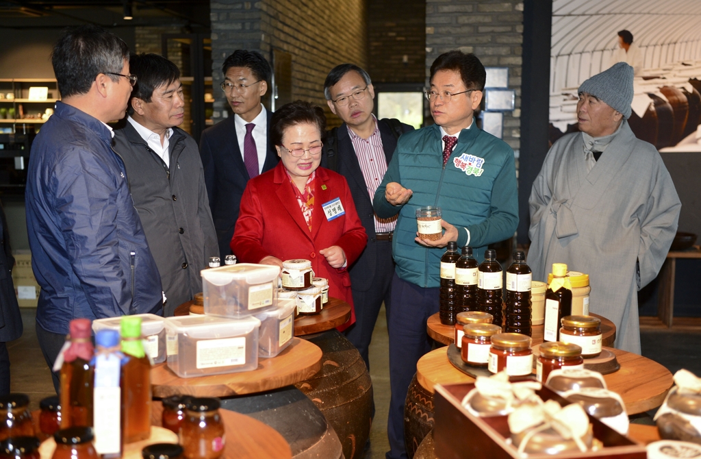 이철우 경북도지사 청송 전통 발효식품 제조업체 방문