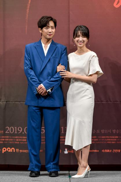박하선(오른쪽)과 이상엽