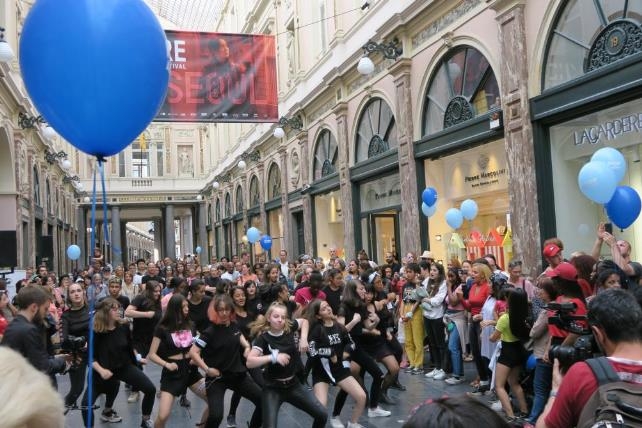 '유럽의 심장부' 벨기에 브뤼셀을 뜨겁게 달군 'K-팝 플래시몹'