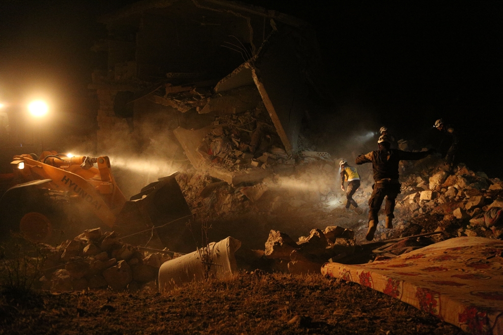 러시아군의 시리아 공습으로 숨진 아나스 디아브 기자가 촬영한 이들립주 사진
