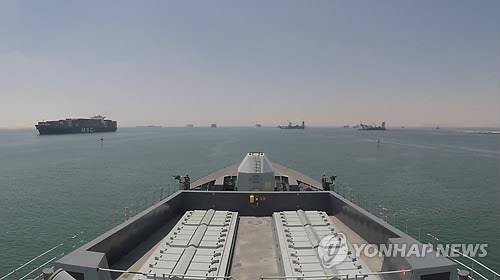 걸프해역 도착하는 영 해군 최정예 구축함 '덩컨'
