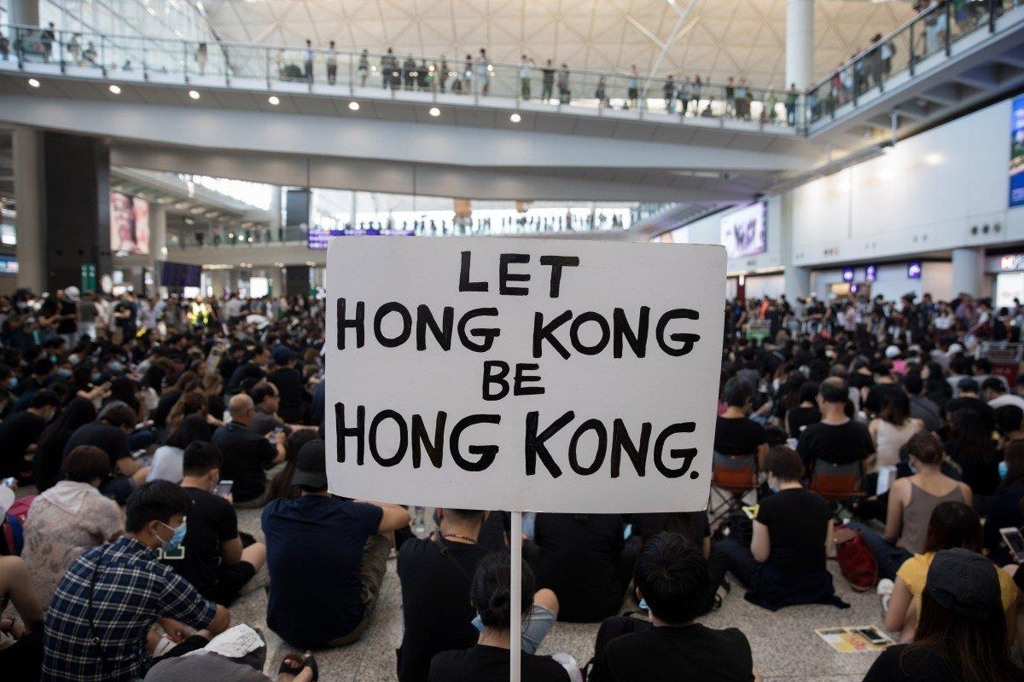 '범죄인 인도 법안'에 반대하는 시위를 하는 홍콩 대학생들 