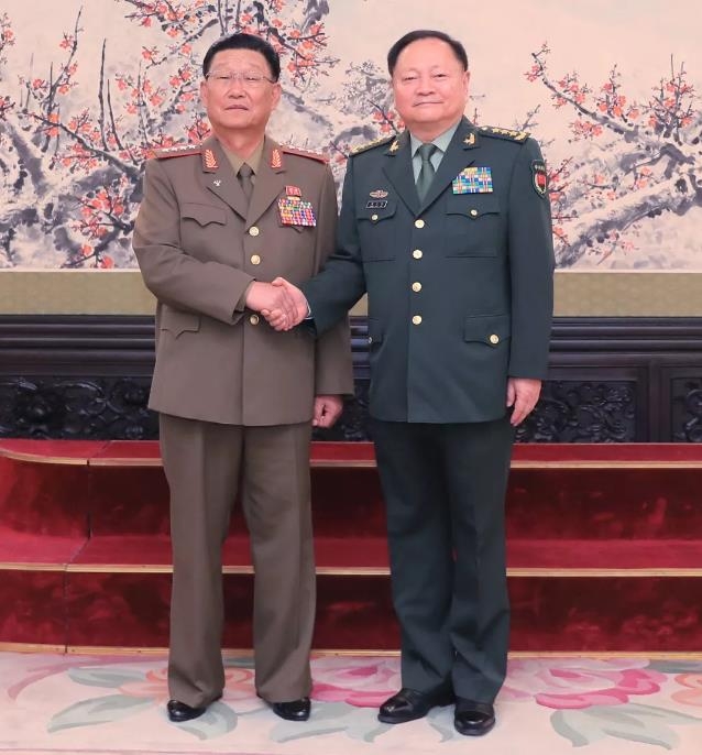 장유사 중국 중앙군사위 부주석, 김수길 북한군 총정치국장과 만나