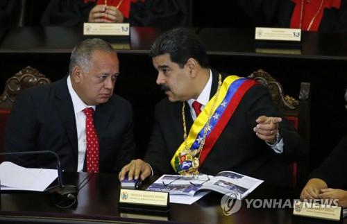 니콜라스 마두로(오른쪽) 베네수엘라 대통령과 디오스다도 카베요 베네수엘라 제헌의회 의장 [AP=연합뉴스] 