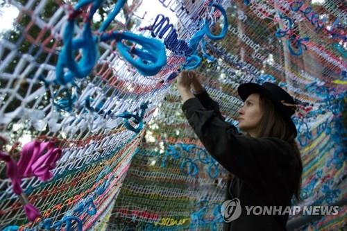 작품 활동에 들어간 케비나 조 스미스