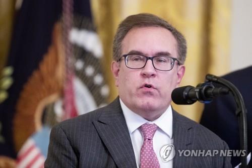 미정부기관 중 처음으로 동물실험 퇴출을 선언한 휠러 EPA 청장