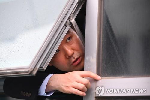 창문 인터뷰
