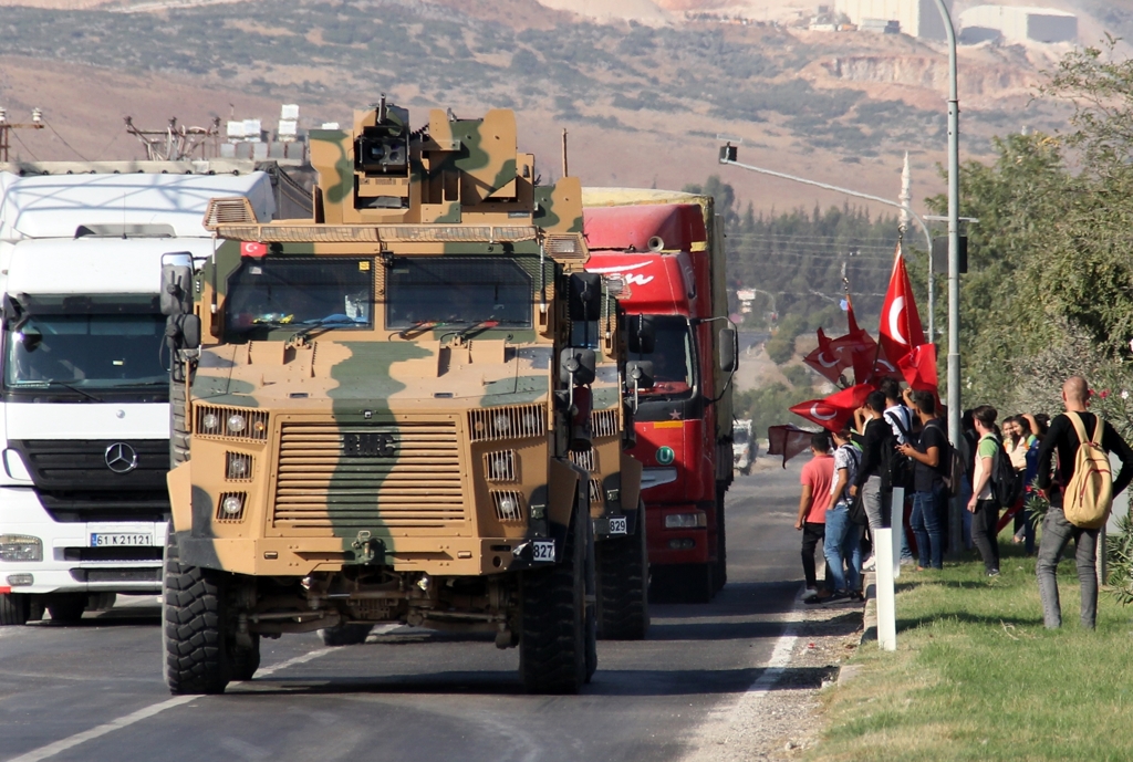 시리아 국경으로 향하는 터키군 장갑차