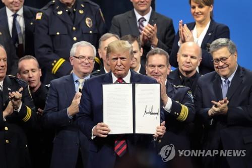 트럼프, 범죄 연구위원회 발족 행정명령 서명