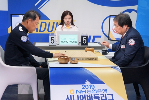 장수영(오른쪽) 9단 vs 오규철 9단