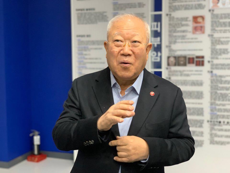 설명하는 박재갑 서울대 명예교수
