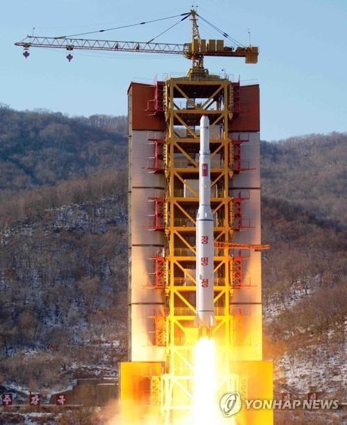 서해위성발사장 광명성 4호 발사 장면