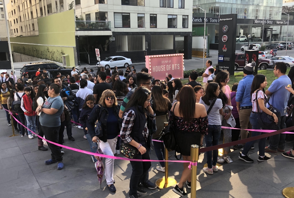 '하우스 오브 BTS' 입장 기다리는 멕시코 팬들