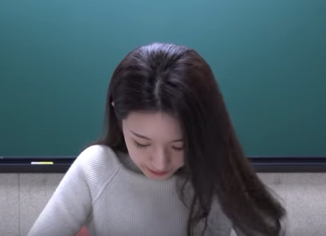 논란이 일자 자신의 채널에서 사과하는 수학강사 주예지씨