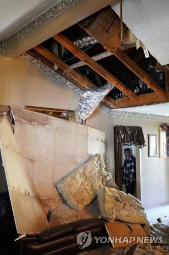 휴스턴 폭발사고로 손상된 주변 가옥