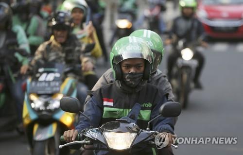그랩 오토바이 운전사들