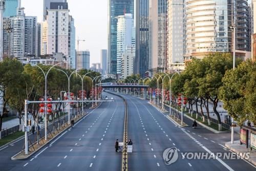지난 20일 텅 빈 중국 우한시내 도로 모습 [AFP 연합뉴스 자료사진. 재판매 및 DB 금지]