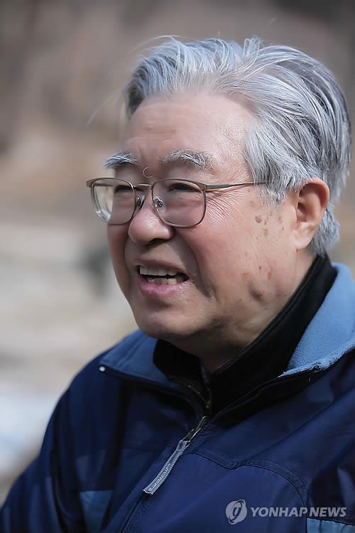 문덕수 시인