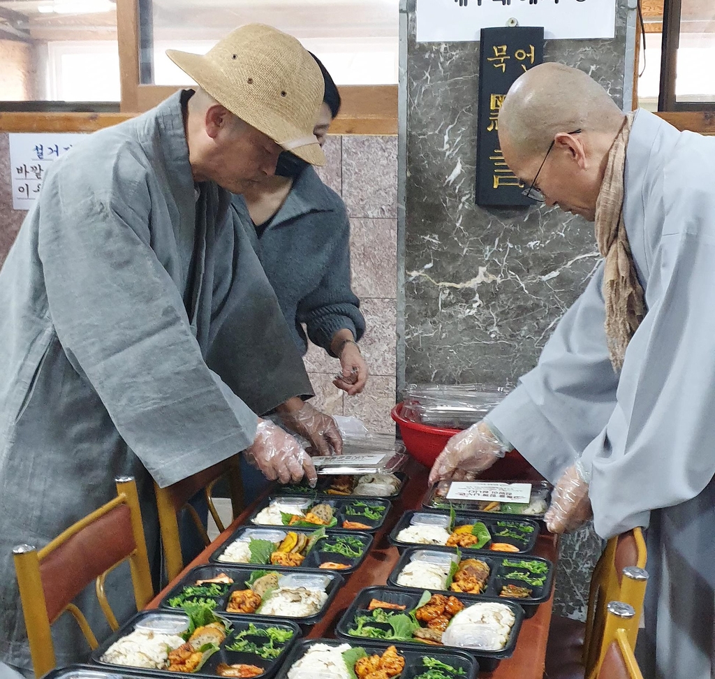 사찰음식 준비하는 대구 동화사