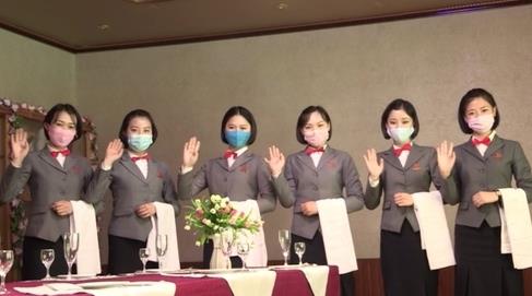 평양상업봉사대학 학생들