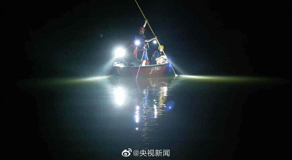 야간 구조작업 [사진 CCTV 웨이보. 재판매 및 DB 금지]