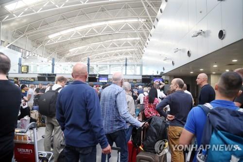 북적이는 서우두 공항 고려항공 카운터