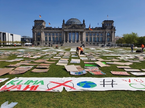 지난 4월 베를린 연방하원 앞에서 열린 기후변화 대응 촉구 시위 [베를린=연합뉴스]