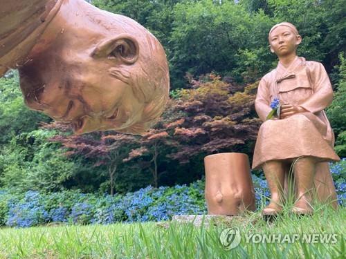 (평창=연합뉴스) 양지웅 기자 = 강원 평창군 대관령면 한국자생식물원에 건립된 조형물 '영원한 속죄'. 