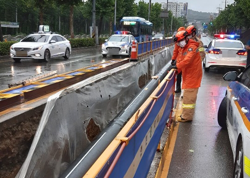 인천 부평구 상수도배관 공사현장 안전펜스 쓰러져