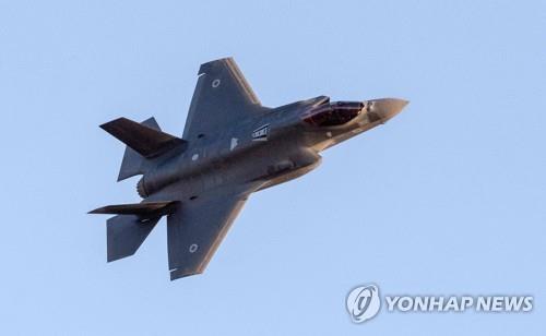 2017년 6월 29일(현지시간) 에어쇼를 펼치는 이스라엘군 F-35 전투기.[AFP=연합뉴스 자료사진]
