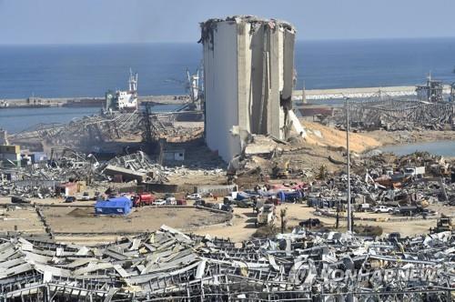 대폭발로 처참하게 파괴된 베이루트 항구. [EPA=연합뉴스 자료사진]