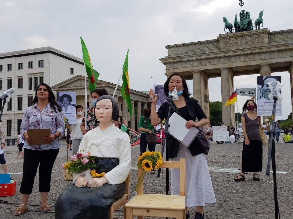 베를린서 위안부 기림일 행사…수화로 "피해자 위한 정의" - 1