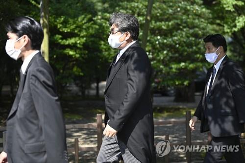 야스쿠니신사 참배하는 하기우다 문부과학상