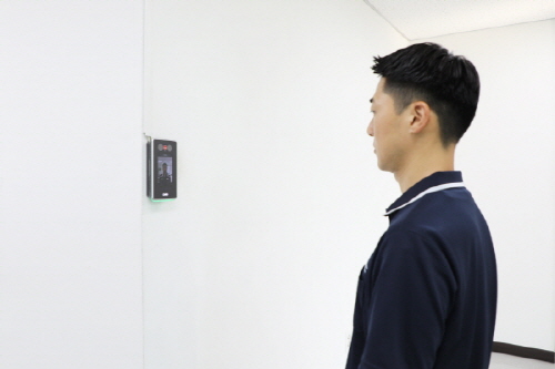 엔유씨전자, AI 안면인식 출입관리시스템 도입…"코로나19 예방" - 1