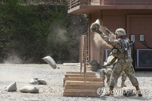 주한미군 최고전사 선발대회 참가한 카투사 장병