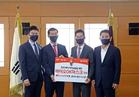 OK금융그룹, 택시기사에 재사용 가능 마스크 20만장 기부